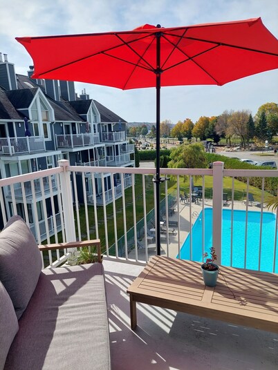 Central & Cozy Lakeview condo within walking distance of Lake Memphremagog.