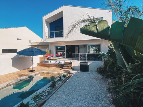 Villa Premium Avec Piscine à 1 Minute à Pied de la Plage !