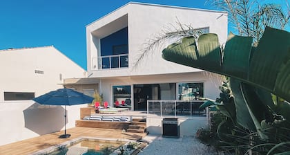 Villa Premium Avec Piscine à 1 Minute à Pied de la Plage !