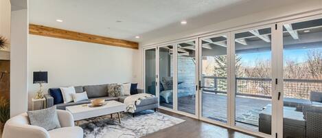 Smart-TV, Kamin, Tischfußball