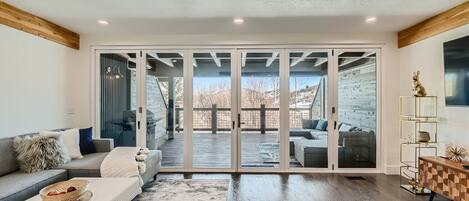 Smart-TV, Kamin, Tischfußball