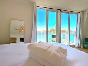 3 chambres, fer et planche à repasser, Wi-Fi, draps fournis