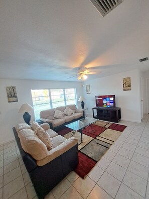 Smart TV - This cozy house is family and pet friendly.  (Palm Bay)