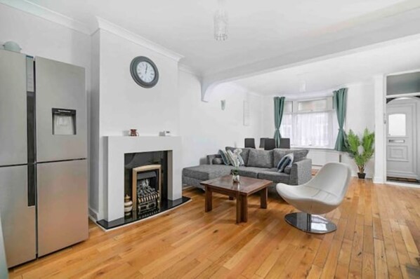 TV, fireplace