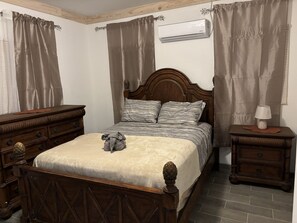 1 bedroom, in-room safe, desk, iron/ironing board