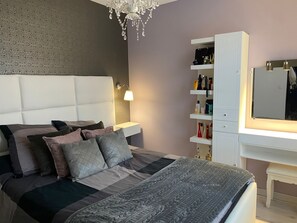 5 soverom, strykejern/-brett, wi-fi og sengetøy