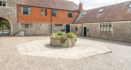 A wonderful Grade II listed cottage in stunning countryside with private beach