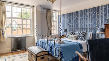 4 bedrooms, iron/ironing board, travel cot, WiFi