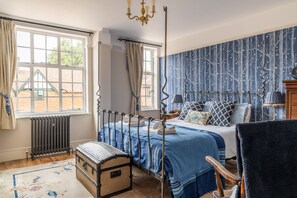 4 habitaciones, tabla de planchar con plancha, cuna de viaje y wifi 