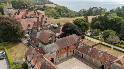 A wonderful Grade II listed cottage in stunning countryside with private beach 