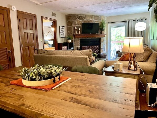 TV - Large, private deck! Quiet place to recharge and relax, fully equipped kitchen (Gatlinburg)