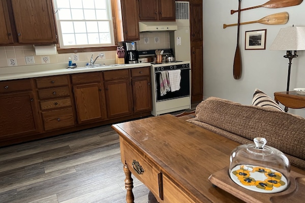 Kylskåp, mikrovågsugn, ugn och spishäll