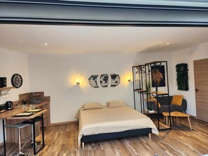 5 bedrooms, iron/ironing board, WiFi, bed sheets - Villa Exceptionnelle Pour des Moments de Détente à 20 Minutes de LA Rochelle (Andilly)