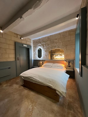 Design Room, Balcony