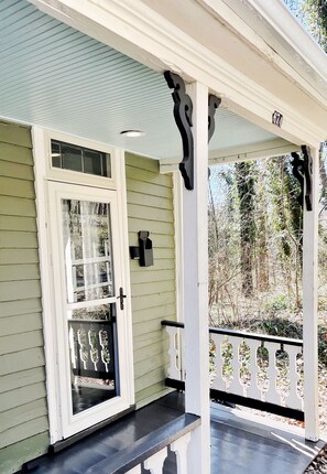 Exterior detail - Sweet Darling House: Enchanting historic home; walkable to downtown (Staunton)