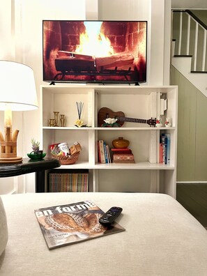 2 bedrooms, iron/ironing board, WiFi, bed sheets - Sweet Darling House: Enchanting historic home; walkable to downtown (Staunton)