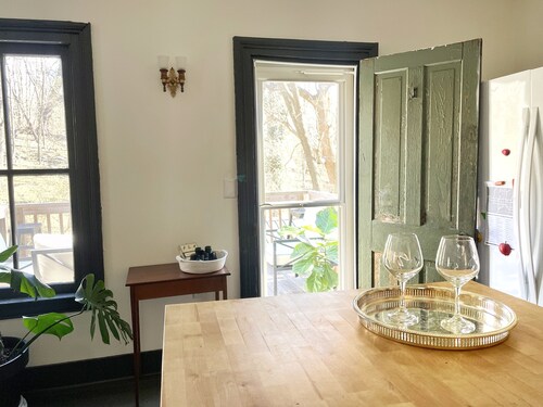 Sweet Darling House: Enchanting historic home; walkable to downtown