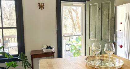 Sweet Darling House: Enchanting historic home; walkable to downtown
