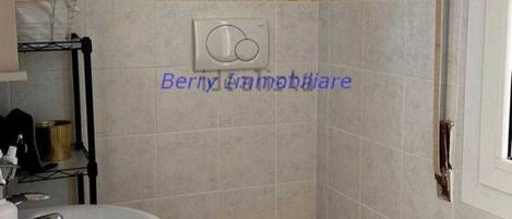 Jabón y papel de baño