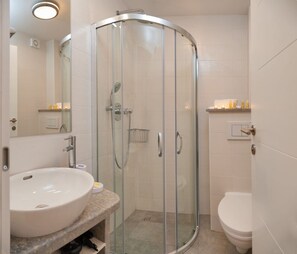 Shower, hair dryer, towels, soap - Villa Majestic with private heated pool and rooftop terrace (Bol)