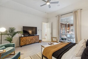 4 bedrooms, desk, iron/ironing board, free WiFi - Spacious 4BR/4.5BA, Pool & Heated Spa, Close Proximity to Dining, Shopping & Fun (Plano)