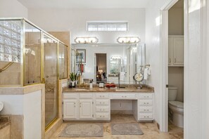 Shower, hair dryer, towels, soap - Spacious 4BR/4.5BA, Pool & Heated Spa, Close Proximity to Dining, Shopping & Fun (Plano)