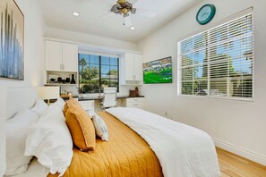 7 chambres, bureau, fer et planche à repasser, lit parapluie