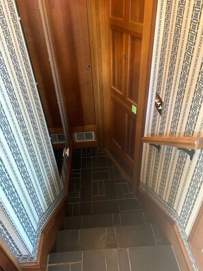 Interior - Ralph & Marie's (Hickory)