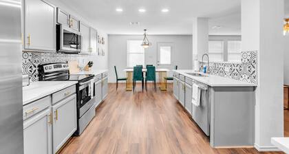2 King ! Newly renovated w/8 beds sleeps upto 16 people