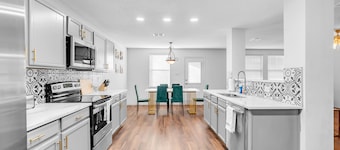 2 King ! Newly renovated w/8 beds sleeps upto 16 people