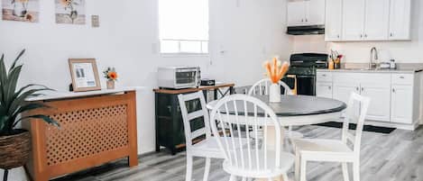 Refrigerador y toallas de papel