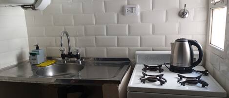 Refrigerador, microondas, horno, placa de cocina
