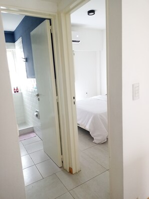 Regadera, amenidades de baño ecológicas, secadora de cabello, bidet 