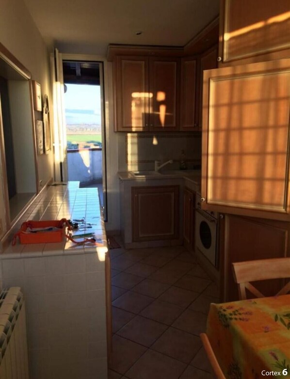 Kjøleskap, ovn og kokeplater