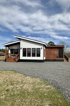 Exterior - Miss Behaving cabin (Broken Bow)