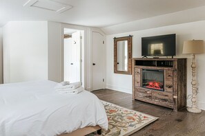 3 室のベッドルーム、アイロン / アイロン台、WiFi、ベッドシーツ