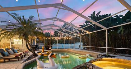 4 Bedroom Villa! Pickleball+HeatedPool+Games+PuttPutt 10 Minutes to Beaches