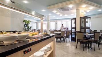含每日吃到飽早餐