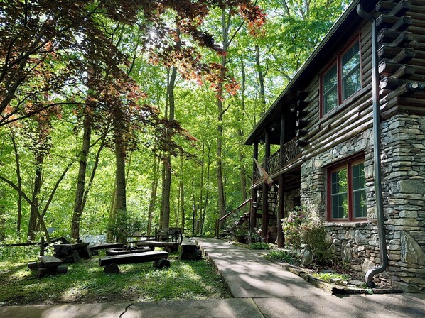 المنطقة المحيطة بالمنشأة