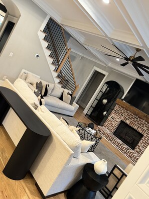 Télévision, cheminée