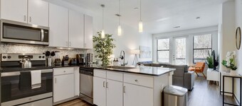 SoCo Urban Paradise - Best Location! - Pool, Gym, Rooftop, Free Parking