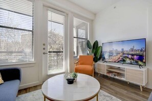 Smart TV, offices - Urban Paradise ~ Pool, Gym, Rooftop, Free Parking (Austin)