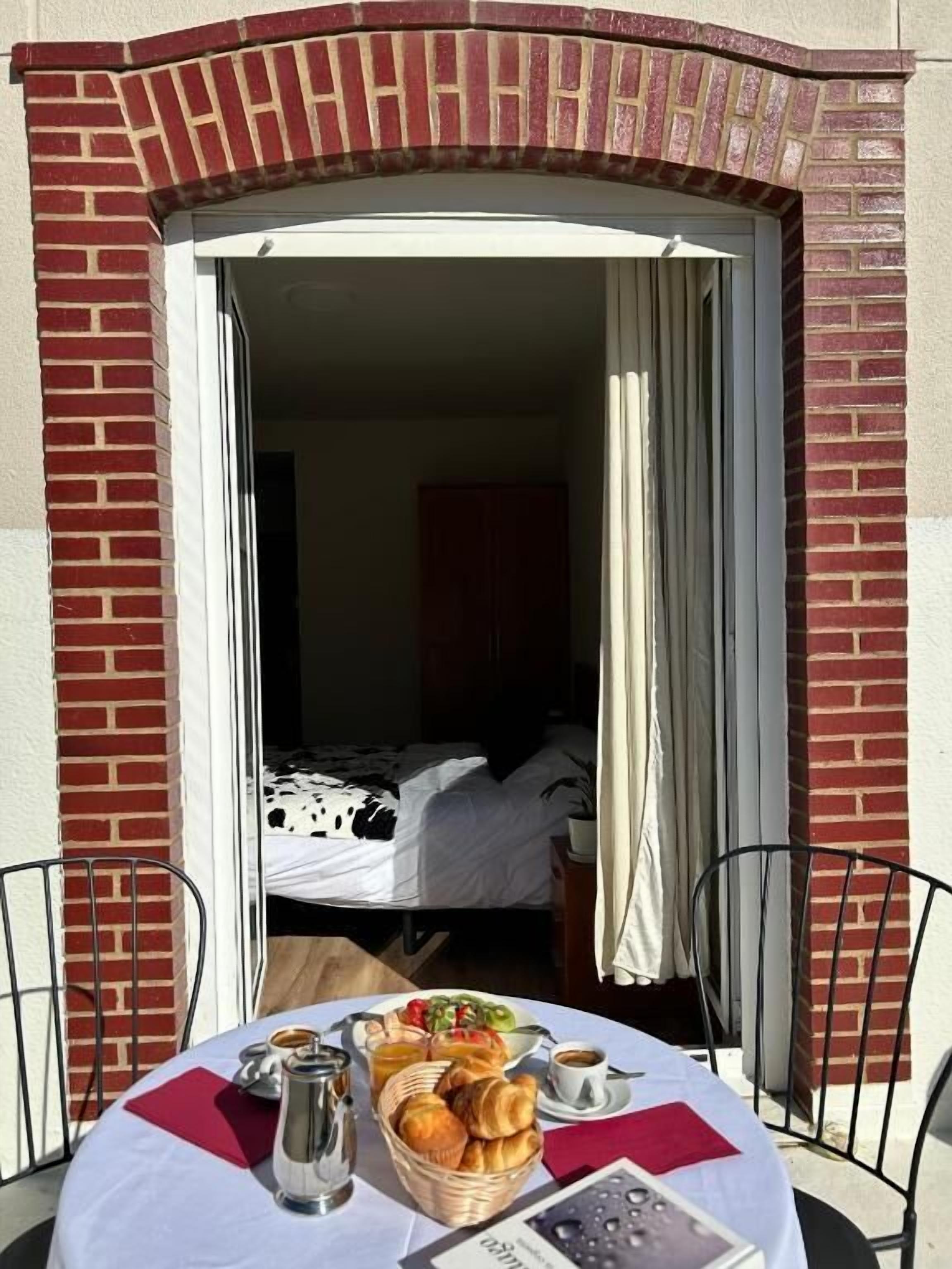 Superior Double Room, Balcony, Mountain View | Outdoor dining
