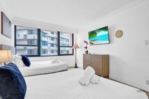 2 bedrooms, iron/ironing board, travel crib, free WiFi - Comfortable Ocean View Condo / Beach Service /1214 (Miami Beach)