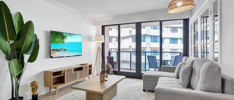 Smart TV, table tennis
