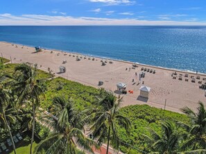 Una spiaggia nelle vicinanze
