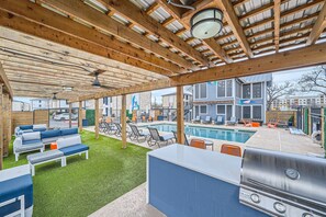 Terrace/patio - Chill 2B Getaway | 10min > DTWN | W/D, Pool, Prkg (Austin)