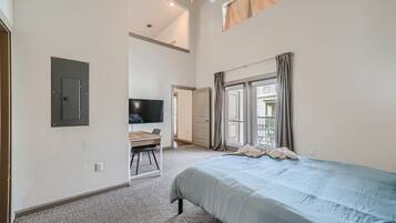 2 bedrooms, desk, iron/ironing board, free WiFi