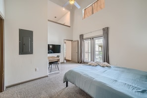 2 bedrooms, desk, iron/ironing board, free WiFi