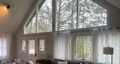 Cozy A-frame cabin just a short walk to town.